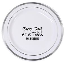 Studio One Day At A Time Premium Banded Plastic Plates
